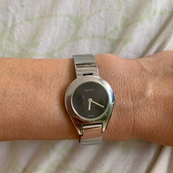 Gucci silver bangle and buckle watch - Picture 1 of 8